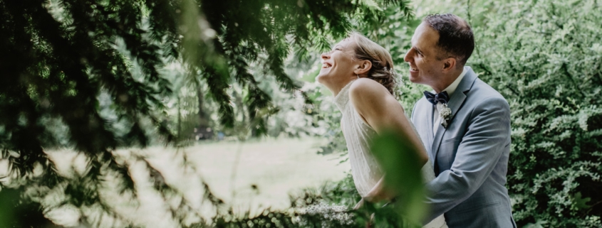 Hochzeitsreportage-Brautpaarshooting im grünen